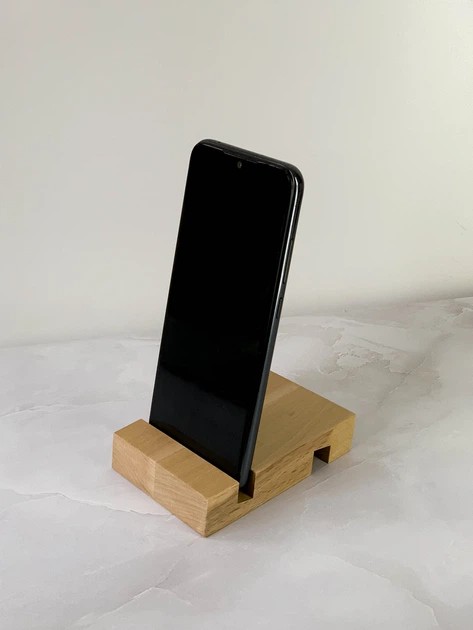 Uosio medinis telefonų stovas
